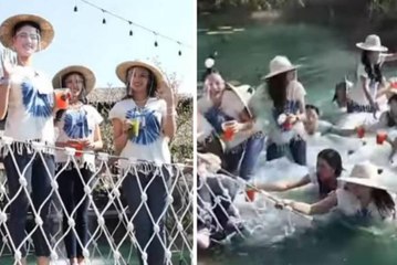 Las 30 reinas de belleza caen al agua al derrumbarse el puente en el que posaban