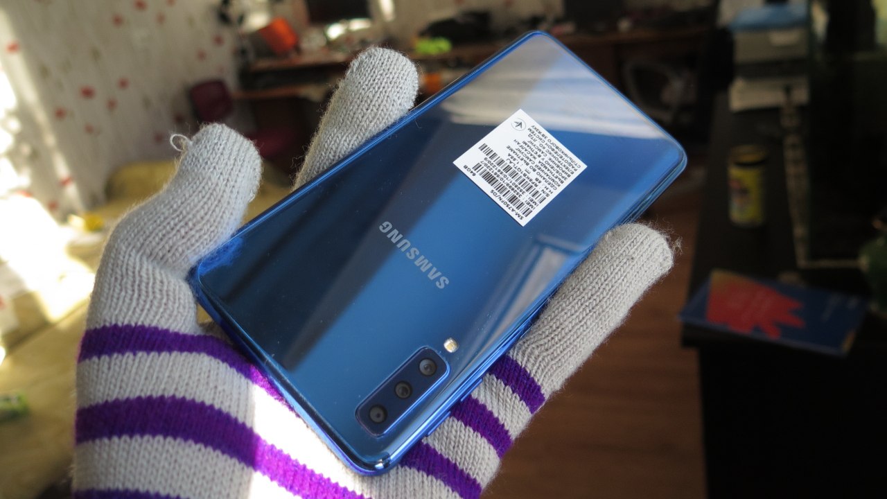 Обзор Samsung Galaxy A7 2018, глянцевого смартфона с тройной камерой