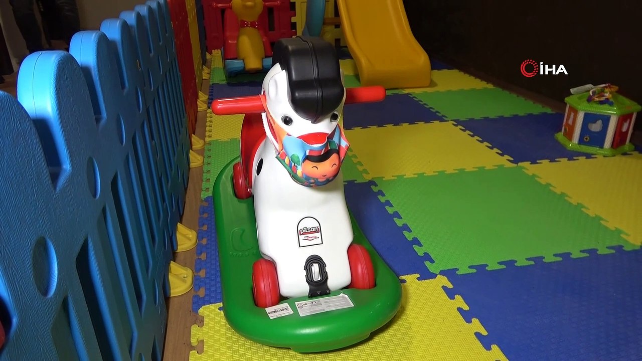 Polisler, Aile İçi ve Kadına Karşı Şiddetle Mücadele Bürosu'na çocuk oyun alanı kurdu