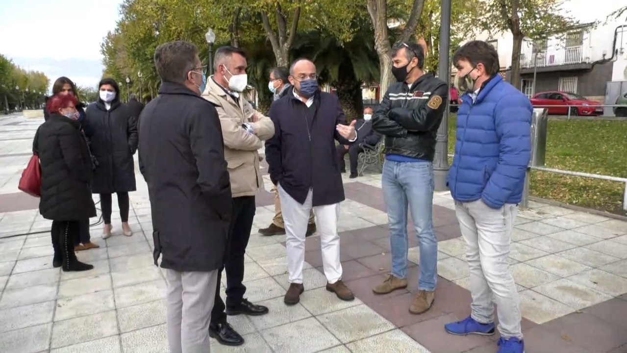 Alejandro Fernández mantiene un encuentro con simpatizantes del PP de Tarragona