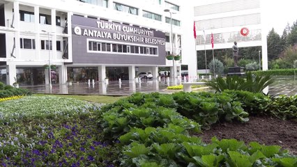 Başkan Muhittin Böcek görev başında