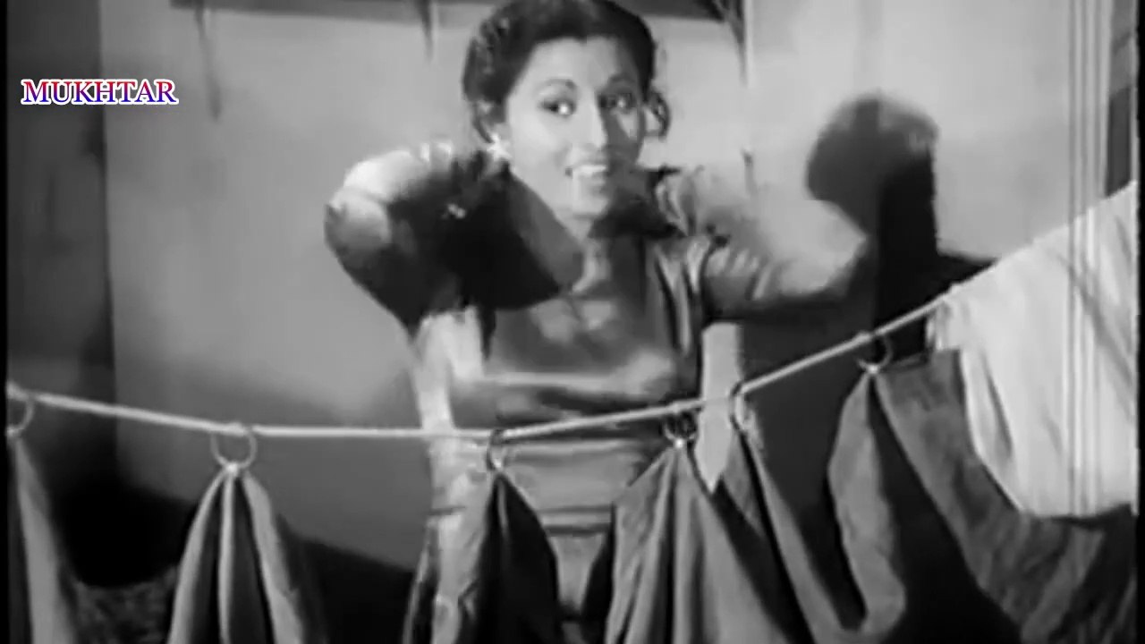 MADHUBALA AT 16  ... Kaise keh doon ..कैसे कह दूँ बजरिया के बीच .. LATA MANGESHKAR