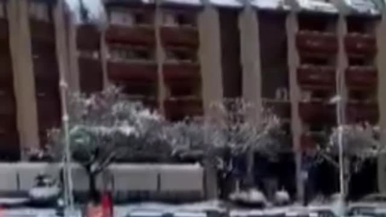 La acumulación de nieve causa estragos en Jaca