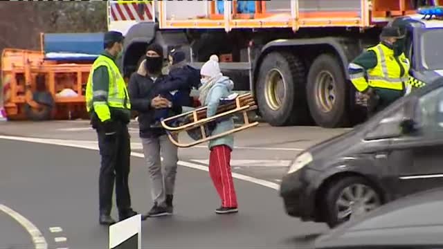 El puerto de Navacerrada vuelve a colapsarse por segundo día consecutivo