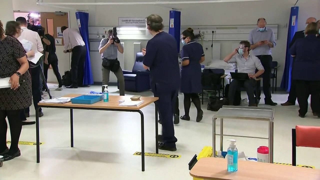 Le Royaume-Uni débute les vaccinations anti-covid, une première en Europe