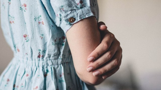 Mujer denuncia que demandar a su expareja por violencia intrafamiliar no ha funcionado