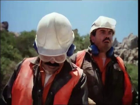 Tremors Movie (1990) - Kevin Bacon, Fred Ward, Finn Carter