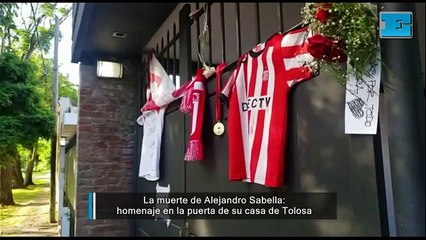 La muerte de Sabella: el homenaje en la puerta de su casa de Tolosa