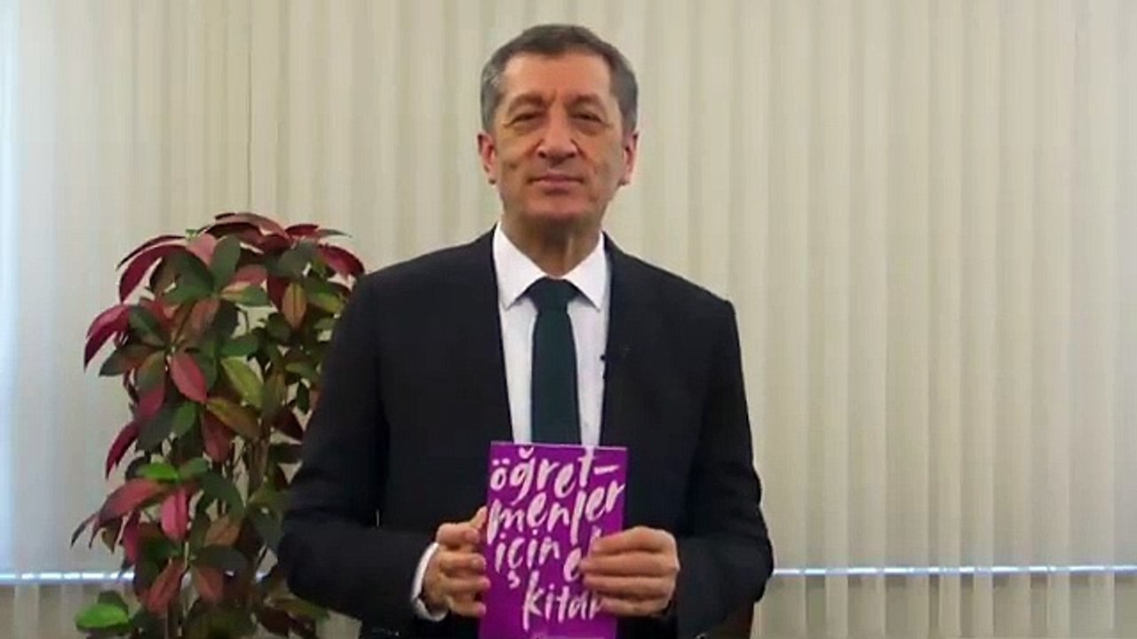 Öğretmenler için kitap hazırlandı! Bakan Ziya Selçuk: Uzaktan eğitim sürecinde büyük önem taşıyor