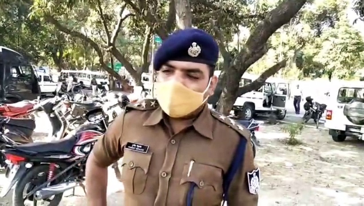 दहेज में पत्नी से मांगा ट्रक, ट्रक नही मिलने पर दहलीज पर खड़े होकर तीन बार बोला तलाक