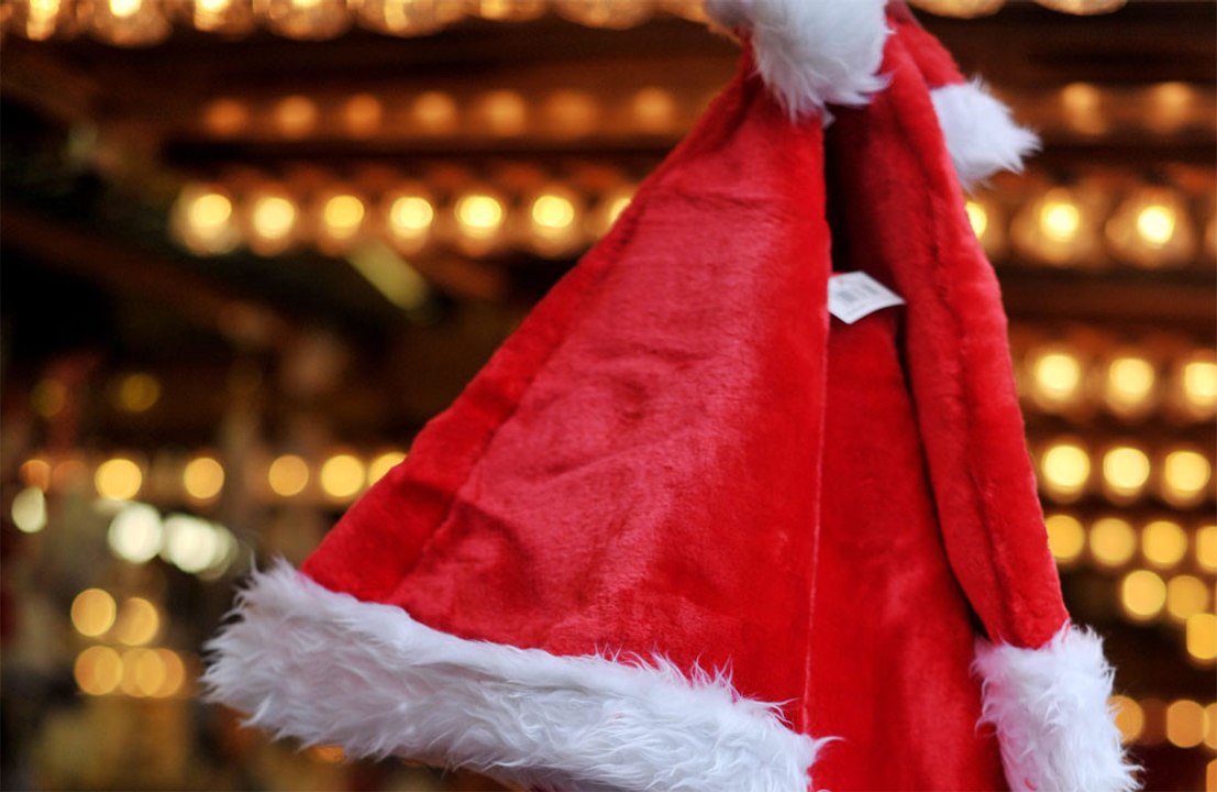 Santa impersonator breaks sleigh-pulling record