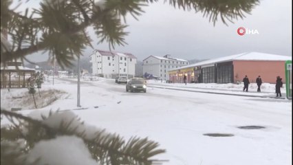 Çocuklar Kar Yağışı Altında Gönüllerince Eğlendi