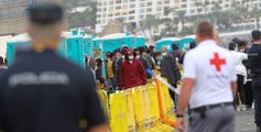 Federico a las 8: El Gobierno suelta en la península los inmigrantes de Canarias