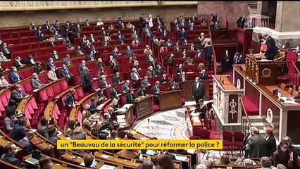 Police : Emmanuel Macron tente de calmer le jeu