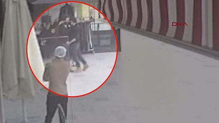 Avcılar'da bıçaklı saldırgan dehşeti