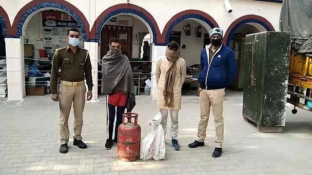 चोरी के माल सहित दो शातिर चोर गिरफ्तार, गैस सिलेंडर-पंखा सहित अन्य सामान बरामद