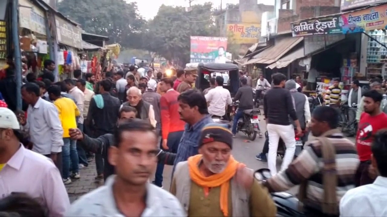 भरथना मार्ग पर तेज गति ट्रैक्टर ने बाइक सवार को मारी टक्कर, युवक गंभीर रूप से घायल