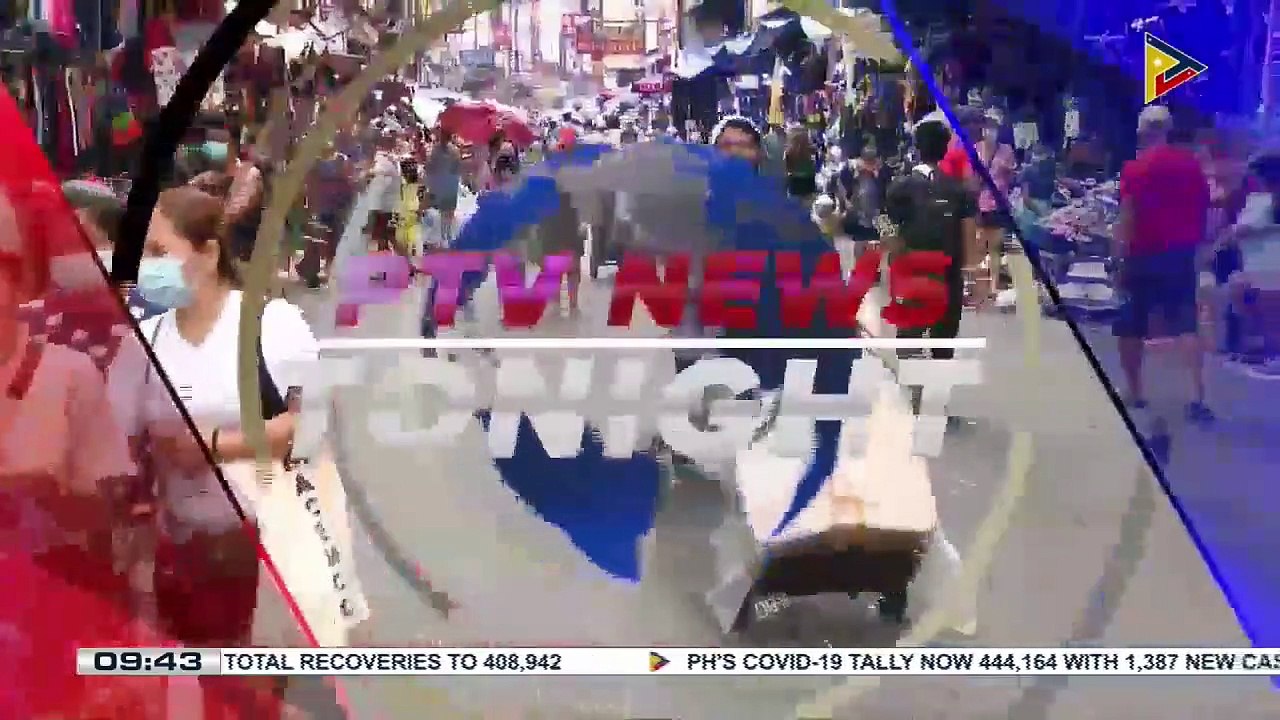 Christmas rush shoppers crowding shopping centers; Cops armed with yantok or rattan sticks to enforce health protocols