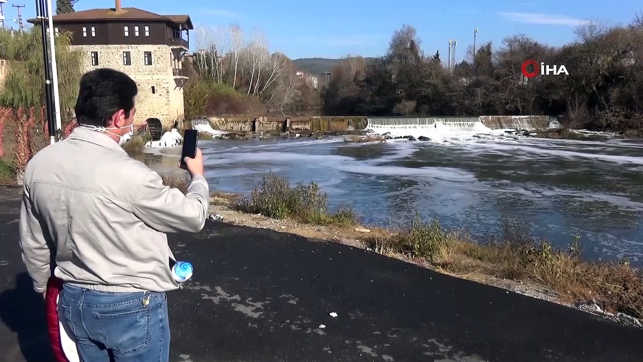 Bartın Irmağında Oluşan Köpükler Tedirgin Ediyor