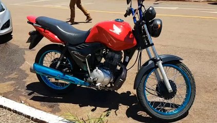 Jovem de 24 anos se fere em colisão entre carro e moto no Bairro Santo Onofre