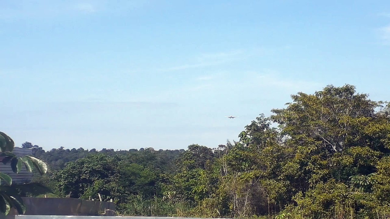Boeing 777-300ER PT-MUD na aproximação final antes de pousar em Manaus vindo de Guarulhos