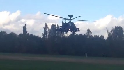 Quand un hélicoptère Apache te rend visite puis repart