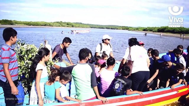 Feligreses católicos celebran la Purísima acuática en León