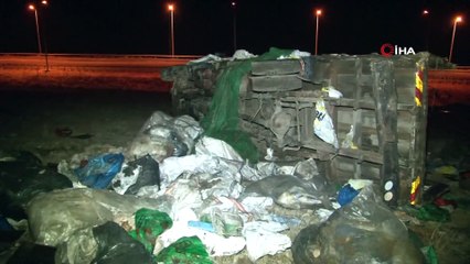 Hurda kamyonu şarampole devrildi: 2 ölü 4 yaralı