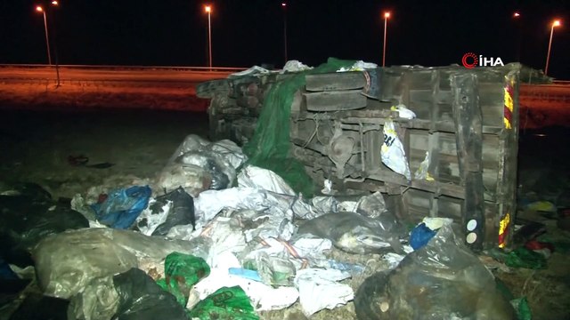 Hurda kamyonu şarampole devrildi: 2 ölü 4 yaralı