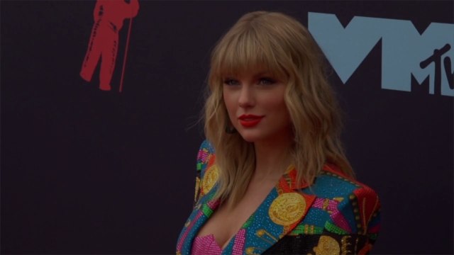 Taylor Swift Donated $13,000 Each to Two Moms in Need