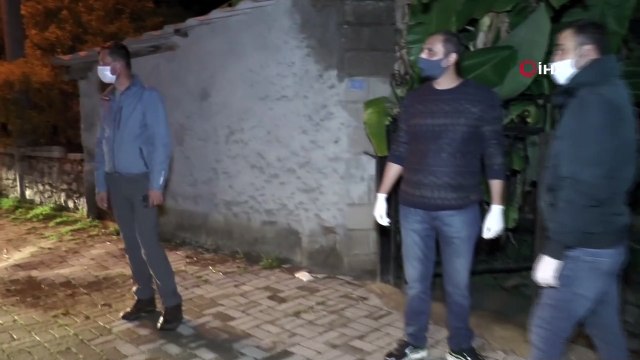 Cinnet getiren kadın çocuklarının gözü önünde kocasını 22 yerinden bıçaklayarak öldürdü