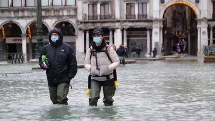 伊 베네치아 또 물바다...8조 원짜리 차단벽 가동 안 돼 / YTN