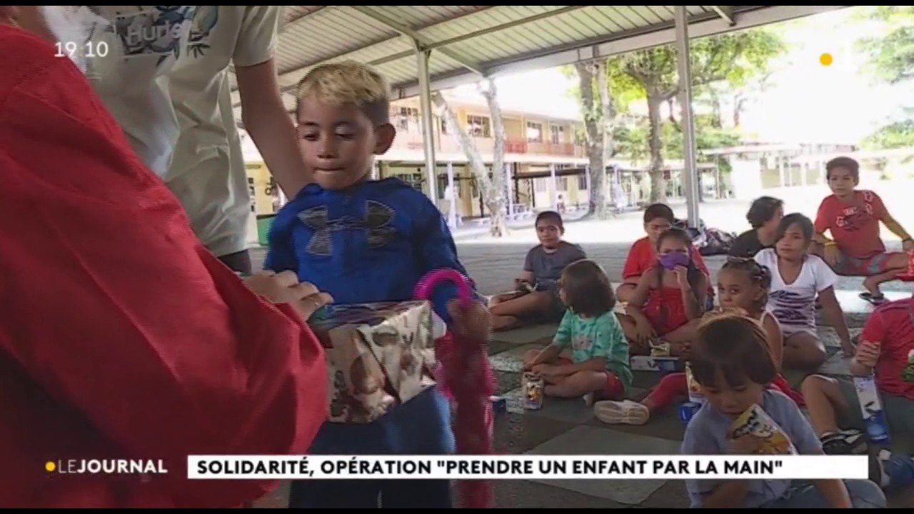 Prendre un enfant par la main …