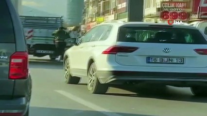 Ölümüne yolculuk...Patenci gençten kamyon arkasında şehir turu