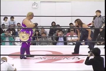 Aja Kong vs. Manami Toyota 2009.09.21