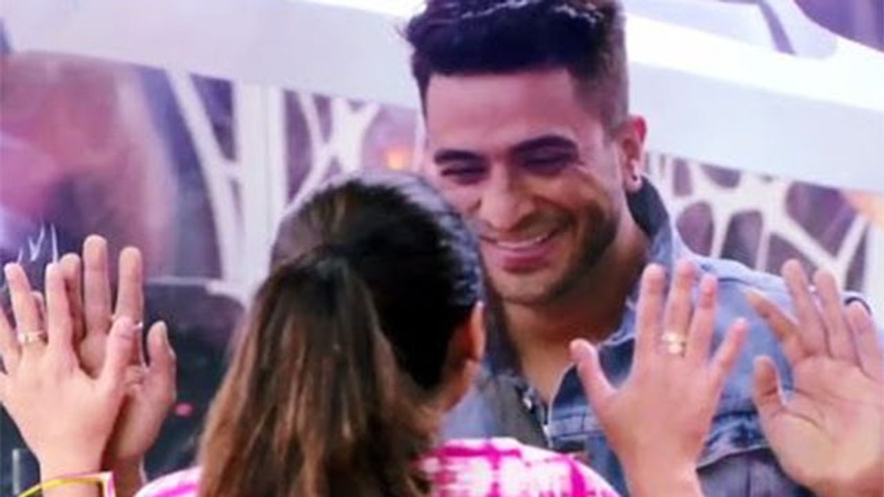Bigg Boss 14: Jasmin Bhasin के अलावा और भी कोई कर रहा है  Aly Goni का इंतज़ार | FilmiBeat