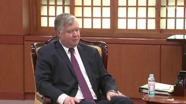 비건 북한에 조속한 대화 재개 강력히 촉구 / YTN