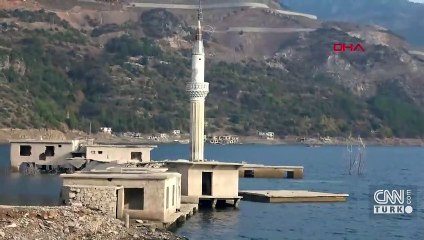 Su seviyesi düştü, çatılar ortaya çıktı | Video