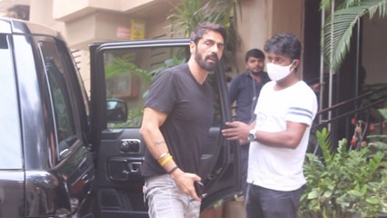 Arjun Rampal looks cool at his Resistance; Watch Video |FilmiBeat