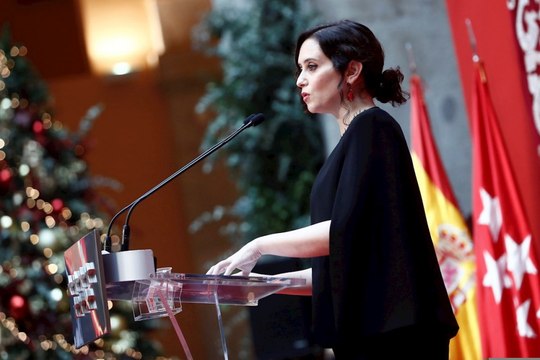 Ayuso dice que el rey emérito no es un ciudadano más y asegura que tiene derecho a regularizar su situación