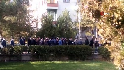 Sosyal mesafesiz kuyruk pes dedirtti