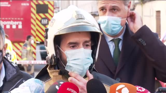 Localizado un tercer cadáver en el interior de la nave incendiada Badalona