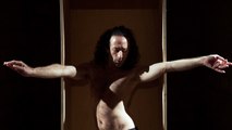 فنان لبناني يروي بالرقص قصة توقيفه ومقاومته ضد 