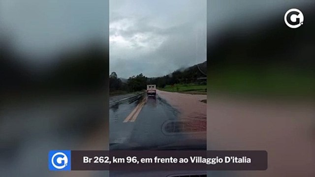 Grande volume de água no centro de Castelo