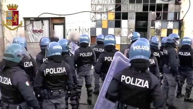 Cagliari - Droga, indagati 11 stranieri per spaccio in Piazza del Carmine (10.12.20)