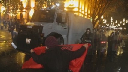 Dimite ministro de Interior albanés por muerte de joven tras toque de queda