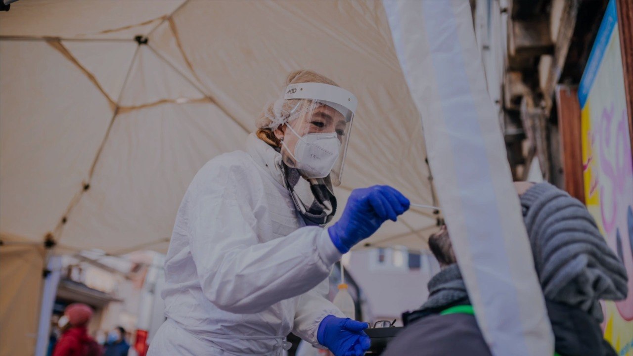 Chicago Opening COVID-19 Test Sites at O'Hare and Midway Airports Ahead of Holiday Travel