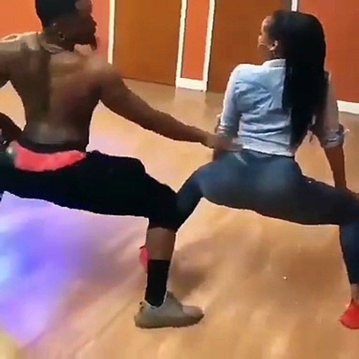 See How This Guy Teaches Girl How To Dance 