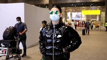 Urvashi Rautela एयरपोर्ट पर इतनी चमकती जैकेट में दिखी; Watch video | FilmiBeat