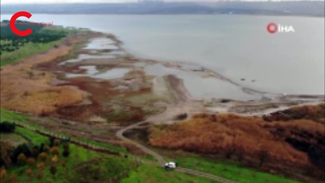 Büyükçekmece Barajı’nda suların çekilmesiyle adacıklar oluştu